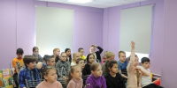Ребята из летнего школьного лагеря - Управление культуры, спорта, молодежной политики и международных связей