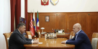 Врио главы Дагестана встретился с главой подшефного Михайловского муниципального округа - Дагестанская правда