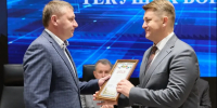 Врио губернатора Александр Шуваев наградил мэра Белгорода Валентина Демидова за наилучшие показатели эффективности в работе за 2025 год - Belnovosti.Ru