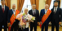 Спикер Думы Иркутска и мэр вручили знаки звания "Почетный гражданин города" - Baikal24.Ru