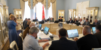 Комиссия ЗС СПб поддержала законопроект, который позволяет проверять возраст молодых людей через «МАКС» - Законодательное собрание