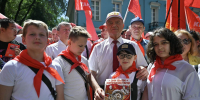 Пионеры с Королёва на дне рождения русского поэта А.С. Пушкина на Старом Арбате - КПРФ