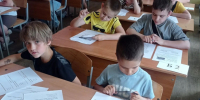 Ребята МБОУ - СОШ №4 летнего пришкольного лагеря «Почемучки» посетили детскую библиотеку, где участвовали в игровой развлекательной программе "Весёлые каникулы",  чтобы весело и интересно провести время, пообщаться друг с другом, поиграть. - Администрация г. Клинцы