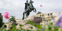 Александр Беглов почтил память Петра I в 354-ю годовщину со дня его рождения - Metro Петербург