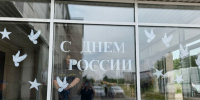 В рамках Всероссийской акции, приуроченной к празднованию Дня России #РодинойГоржусь, в СИЗО-1 организована раздача ленточек с Российским триколором - ГУФСИН по Кемеровской области