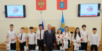 Восемь юных астраханцев получили паспорта ко Дню России - Комсомольская Правда