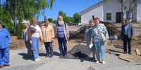 В селе Батманы продолжается благоустройство сквера у обелиска участникам Великой Отечественной войны - Кинешемский муниципальный район