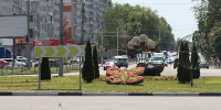 Разворотное кольцо у самолёта украсили 3000 цветов - Администрация