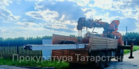 Подросток погиб, влетев на самокате в столбы, торчащие из кузова грузовика в РТ - ИА Татар-информ