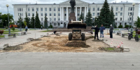 Историческую клумбу с цветами возрождают на площади Ленина в Пскове - Псковская правда