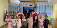 Росгвардейцы Чукотки познакомили воспитанников детского сада «Парус» с государственными символами России - Росгвардия