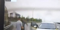 Фото: скриншот | Не понравилось, как едет: во Владивостоке таксист устроил погоню и избил водителя на глазах у всех - PrimPress.Ru