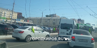 "Весь транспорт стоит намертво": Киров парализовала огромная пробка у железнодорожного вокзала - Город Киров