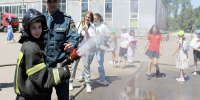 Пробегом ретроавтомобилей, выставкой современной пожарной техники, обучающими мастер-классами отмечают День пожарной охраны Иркутска - GazetaHot.Ru