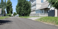 В Брянске асфальтной крошкой засыпают нуждающиеся в ремонте дороги - Комсомольская Правда