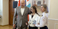 Сергей Шелест и Владимир Корбут вручили паспорта омским школьникам. - Администрация города