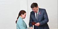 В преддверии Дня России первые паспорта вручены десяткам юных новосибирцев - Правительство Новосибирской области