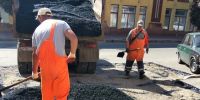 В Ейске приступили к исполнению очередного контракта по ямочному ремонту асфальтовых дорог - Администрация Ейского района