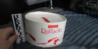 Вместо тысячи слов: омич украл сотни тысяч из коробки Rafaello - Om1.Ru