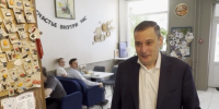 Александр Хинштейн прочитал стихотворение в курской кофейне в рамках акции #кофепорусски - Курская правда