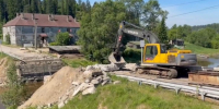 Аварийный мост в поселке Куркиеки демонтировали - StolicaOnego.Ru