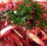 Обычные овощи звучат по-новому: сочные ломтики мяса превращают лёгкий салат в нечто иное - КТВ-ЛУЧ