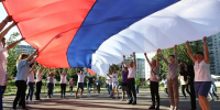 В Петербурге прошел флешмоб ко Дню России - Spbdnevnik.ru