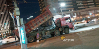 Водитель самосвала оборвал провода в Новосибирске - Gorsite.Ru