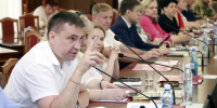 фото Юрия Хомича: на переднем плане снимка - Станислав Лысенко - Законодательное собрание