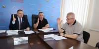 Сегодня Председатель Комитета Народного Совете ЛНР  по инфраструктуре Геннадий Тараканов провел очередное заседание Комитета - Справедливая Россия