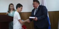 Премьер-министр Ингушетии вручил паспорта юным жителям республики - Сердало