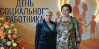 Денис Паслер вручил награды лучшим социальным работникам Свердловской области - Газета Голос Верхней Туры