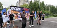 1 На стадионе школы № 15 состоялась Открытая зарядка с чемпионами - Администрация Соликамского г.о.