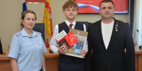 Накануне Дня России в городской Думе вручили паспорта школьникам - Городская Дума