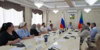 В Хасавюрте обсудили организацию работы пришкольных оздоровительных лагерей и профилактику инфекционных заболеваний - Администрация МО г. Хасавюрт