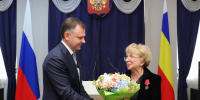 Юрий Слюсарь вручил государственные и областные награды донским специалистам накануне Дня России - Администрация Ростовской области