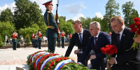 Губернатор Александр Моор принял участие в открытии мемориала участникам СВО в Тобольске - Aromashevo.Online