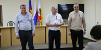 Денис Хмелевской вместе с коллегами вручили памятные знаки ЗСК отличившимся председателям ТОС - Справедливая Россия