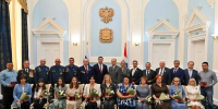 Виталий Хоценко в преддверии Дня России  вручил жителям Омской области государственные и региональные награды - Газета Правда севера