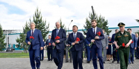 Анатолий Серышев завершил визит в Туву возложением цветов к памятнику участникам специальной военной операции в Кызыле - Правительство Республики Тыва