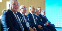 Губернатор Югры вручил государственные и региональные награды участникам СВО, нефтяникам и многодетным семьям - РИЦ Югра