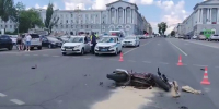 В Курске момент жесткого столкновения мотоцикла и «Нивы» попал на видео - Друг для Друга