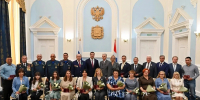 Виталий Хоценко в преддверии Дня России  вручил жителям Омской области государственные и региональные награды - Gazeta-Avangard.Ru