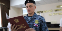 Курганские судебные приставы приняли в свои ряды новых сотрудников и вручили награду вдове героя - Новый мир