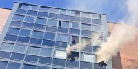 Двух детей спасли сегодня при пожаре из жилого многоэтажного дома на улице Садовой в Архангельске - ГТРК Поморье