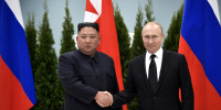 Russian President Vladimir Putin meets with North Korea's leader Kim Jong Un in Vladivostok - ИА Общественная служба новостей