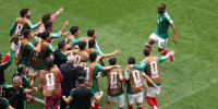 Мексиканцы празднуют забитый мяч | Источник: FIFA.com - 29.Ru
