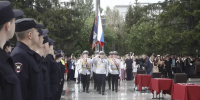 На Монументе Славы 158 полицейских получили первые офицерские погоны - Сиб.фм