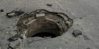 Канализационный колодец провалился во дворе многоэтажки в Костроме - Интернет-телевидение Логос