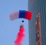 Спортсмен-экстремал Бойцов прыгнул с парашютом с башни в "Москва-Сити" ко Дню России - M24.Ru